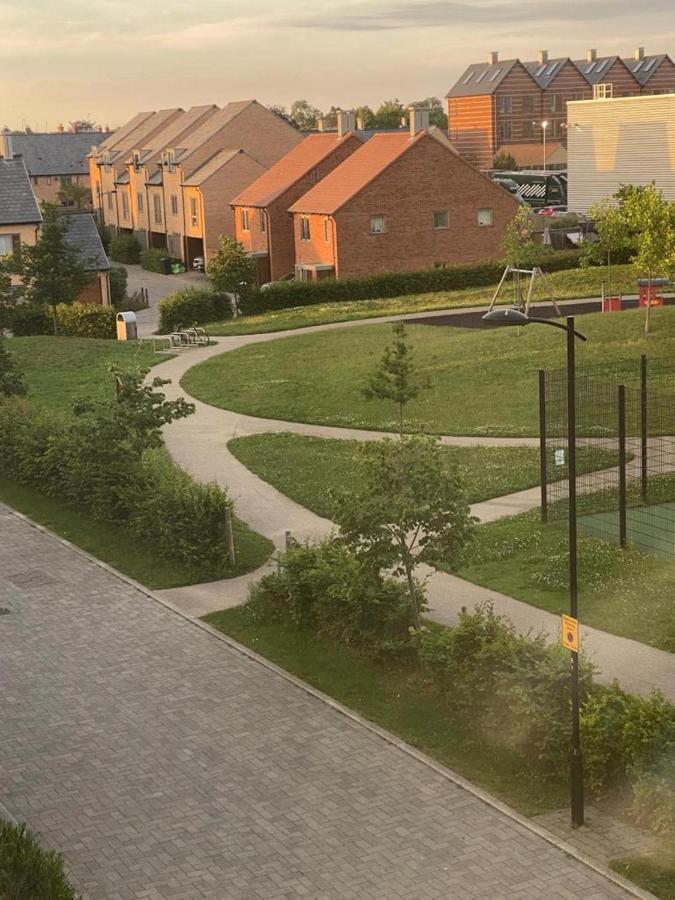 Contemporary Trumpington Apartment With Self Check-In ,Free On-Site Parking, Terrace, Super Fast Wifi & 5 Mins Drive To Papworth & Addenbrookes Hospitals Cambridge  Kültér fotó