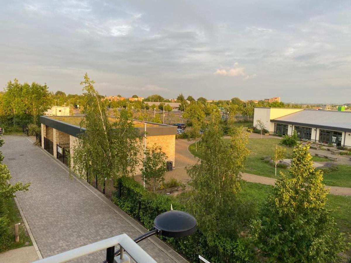 Contemporary Trumpington Apartment With Self Check-In ,Free On-Site Parking, Terrace, Super Fast Wifi & 5 Mins Drive To Papworth & Addenbrookes Hospitals Cambridge  Kültér fotó