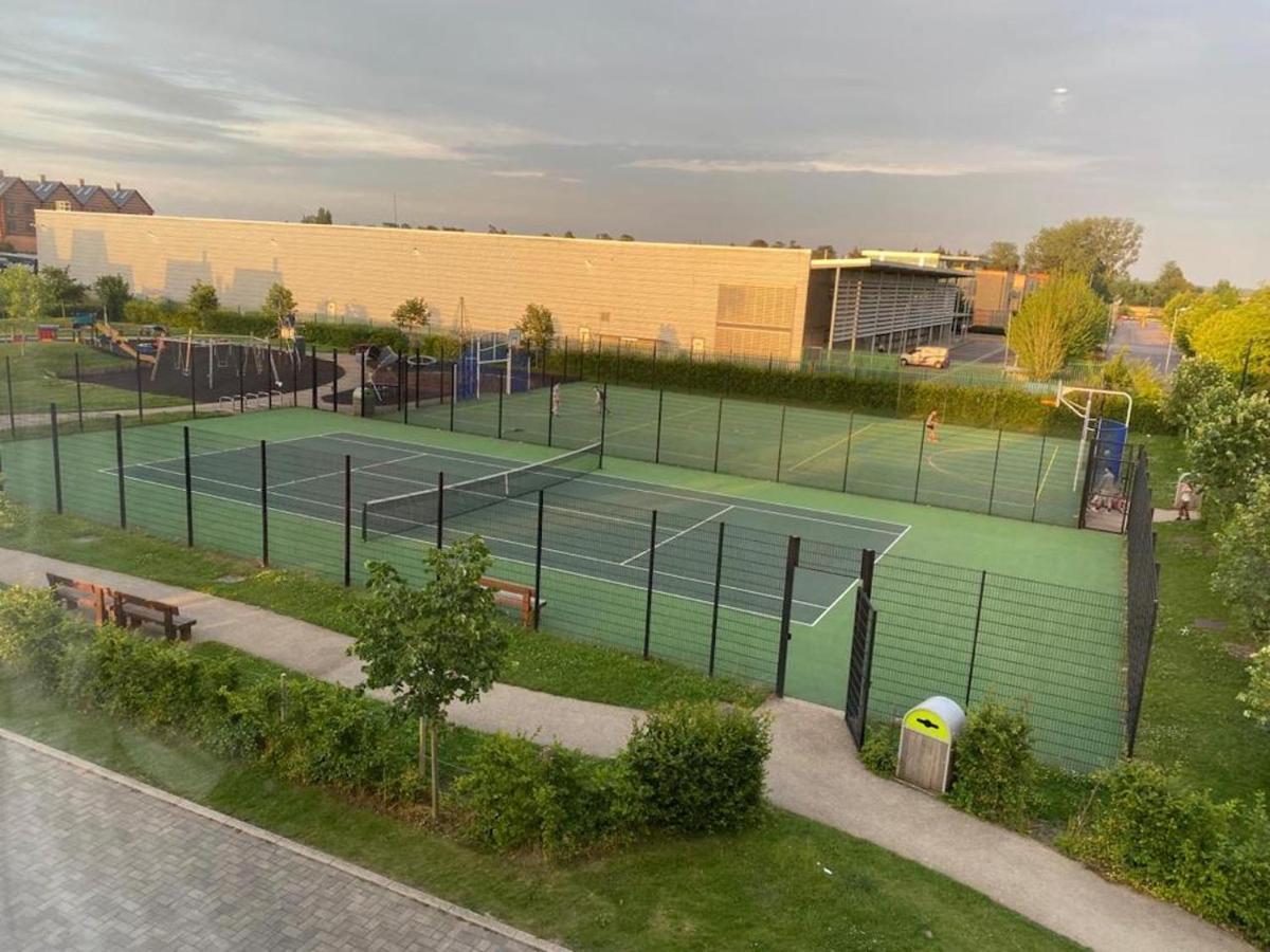Contemporary Trumpington Apartment With Self Check-In ,Free On-Site Parking, Terrace, Super Fast Wifi & 5 Mins Drive To Papworth & Addenbrookes Hospitals Cambridge  Kültér fotó