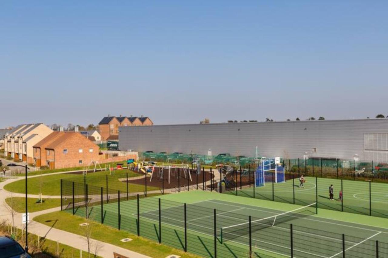Contemporary Trumpington Apartment With Self Check-In ,Free On-Site Parking, Terrace, Super Fast Wifi & 5 Mins Drive To Papworth & Addenbrookes Hospitals Cambridge  Kültér fotó