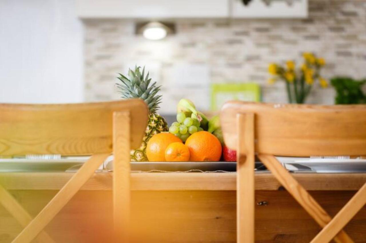 Contemporary Trumpington Apartment With Self Check-In ,Free On-Site Parking, Terrace, Super Fast Wifi & 5 Mins Drive To Papworth & Addenbrookes Hospitals Cambridge  Kültér fotó