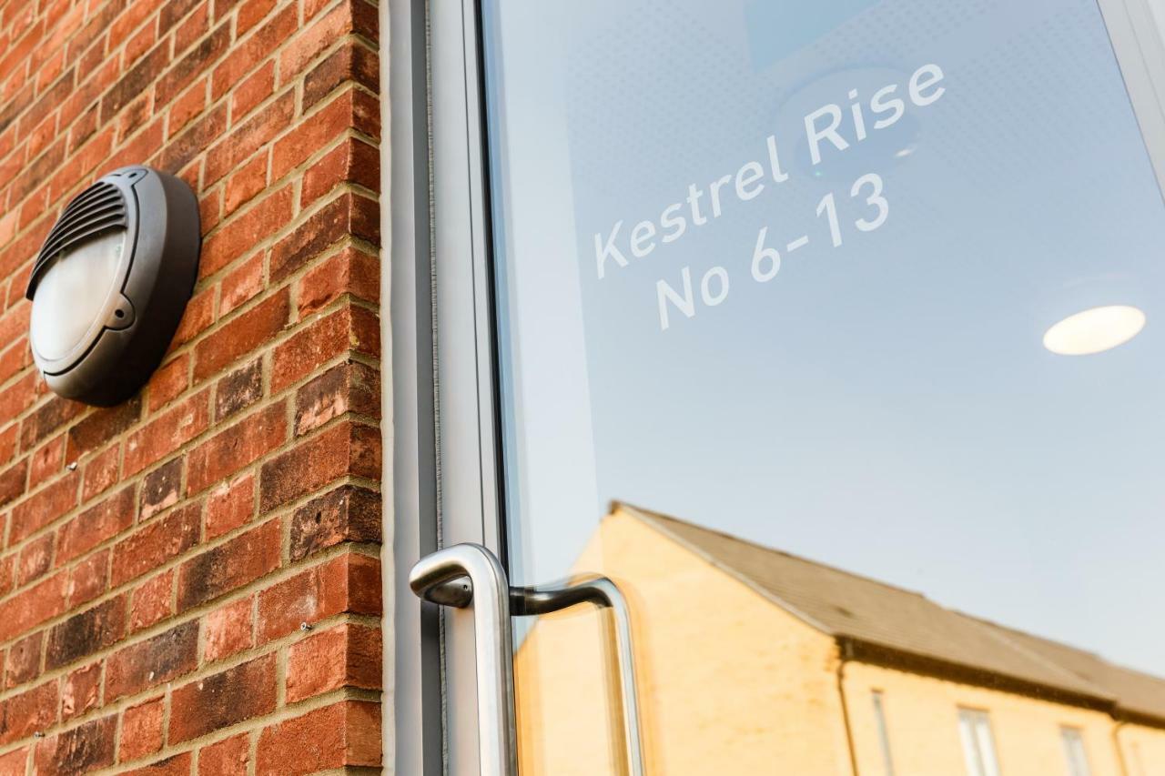 Contemporary Trumpington Apartment With Self Check-In ,Free On-Site Parking, Terrace, Super Fast Wifi & 5 Mins Drive To Papworth & Addenbrookes Hospitals Cambridge  Kültér fotó