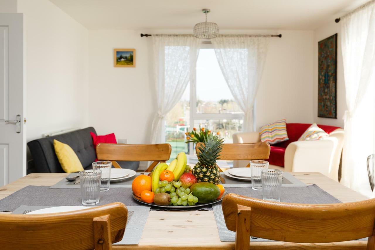 Contemporary Trumpington Apartment With Self Check-In ,Free On-Site Parking, Terrace, Super Fast Wifi & 5 Mins Drive To Papworth & Addenbrookes Hospitals Cambridge  Kültér fotó