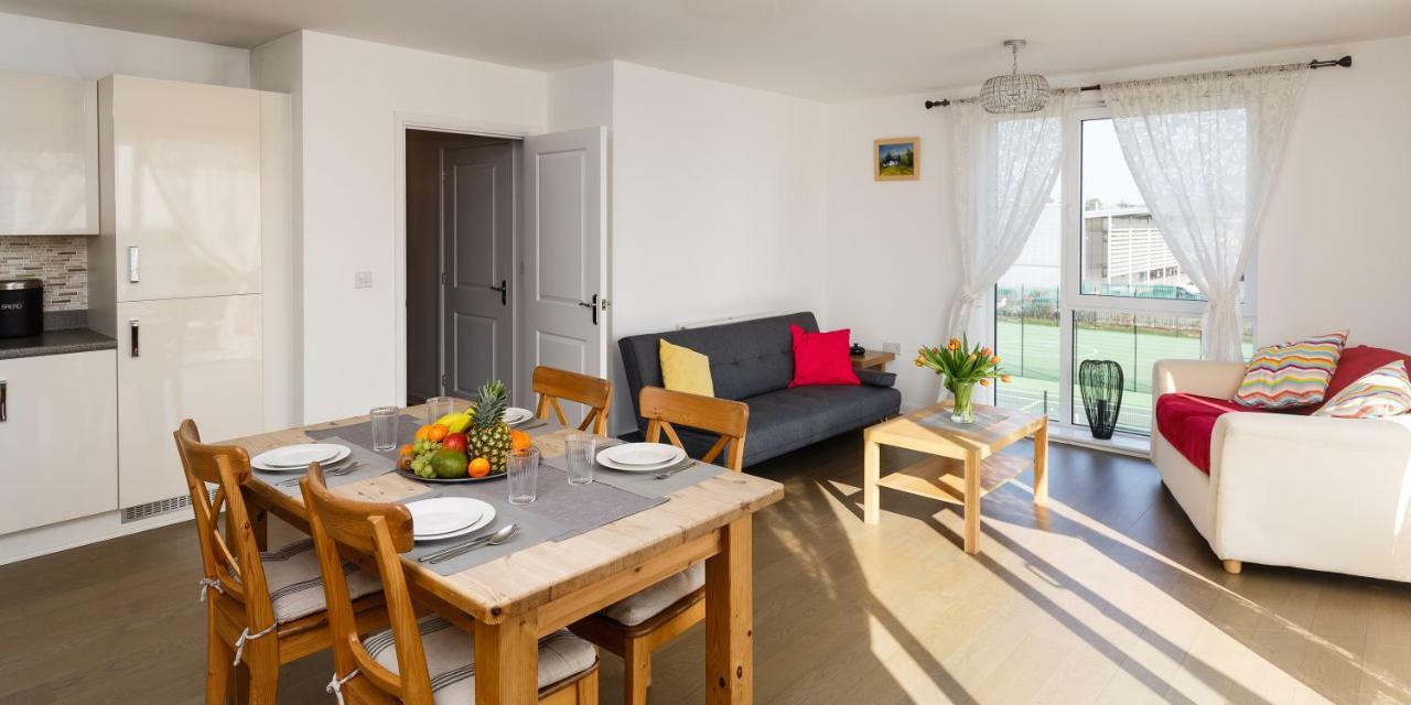 Contemporary Trumpington Apartment With Self Check-In ,Free On-Site Parking, Terrace, Super Fast Wifi & 5 Mins Drive To Papworth & Addenbrookes Hospitals Cambridge  Kültér fotó