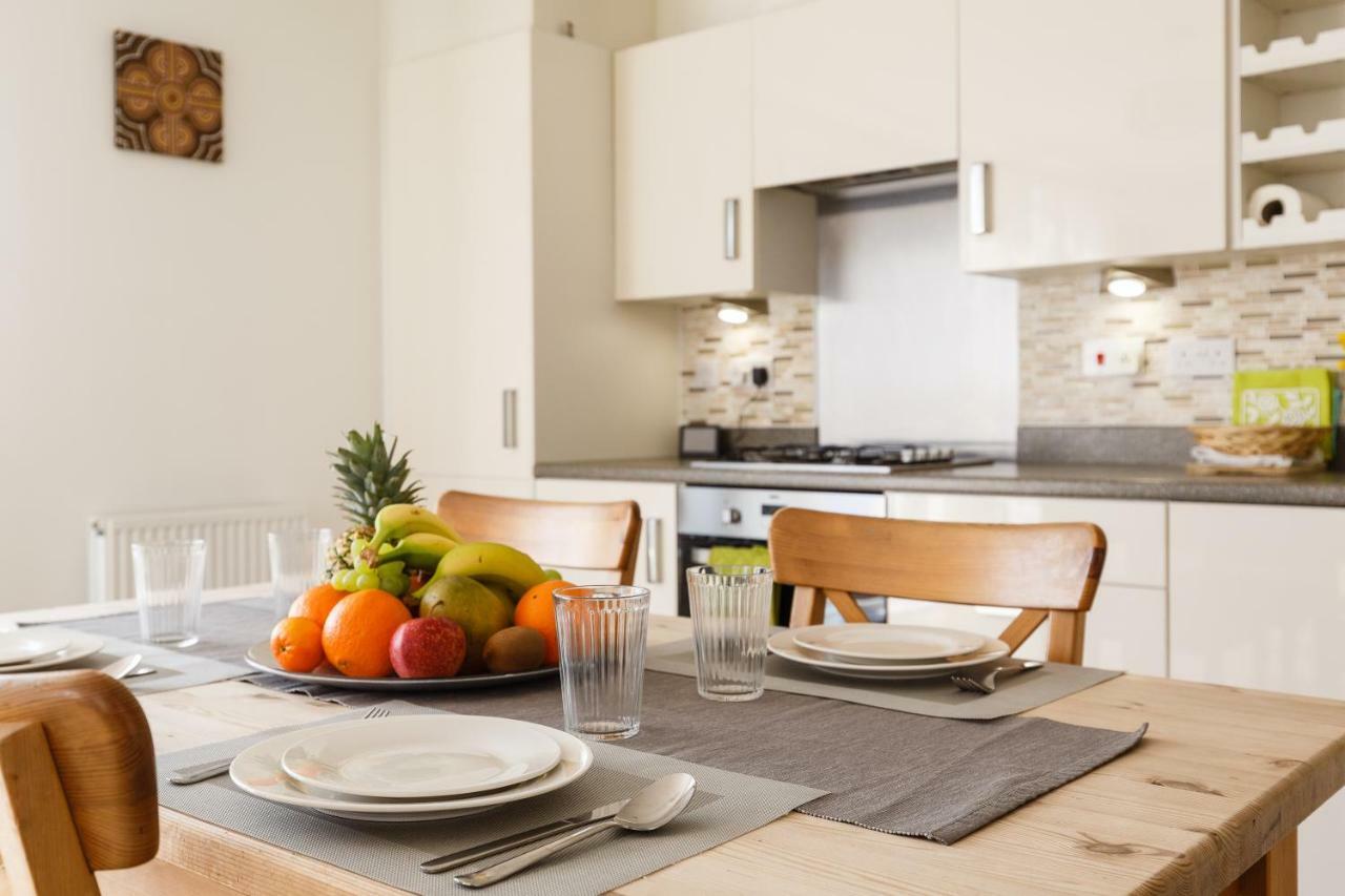 Contemporary Trumpington Apartment With Self Check-In ,Free On-Site Parking, Terrace, Super Fast Wifi & 5 Mins Drive To Papworth & Addenbrookes Hospitals Cambridge  Kültér fotó