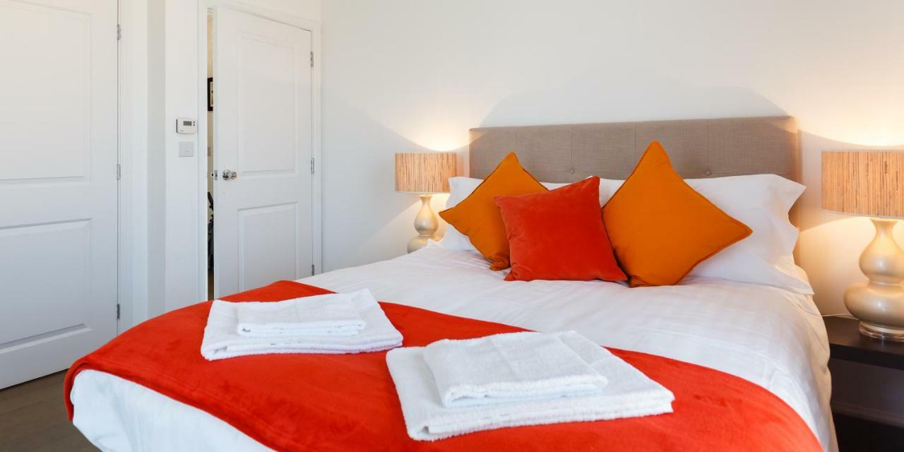 Contemporary Trumpington Apartment With Self Check-In ,Free On-Site Parking, Terrace, Super Fast Wifi & 5 Mins Drive To Papworth & Addenbrookes Hospitals Cambridge  Kültér fotó