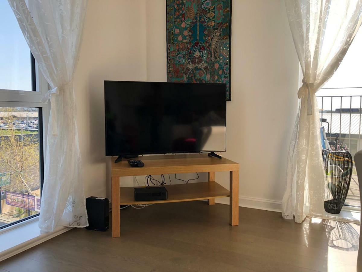 Contemporary Trumpington Apartment With Self Check-In ,Free On-Site Parking, Terrace, Super Fast Wifi & 5 Mins Drive To Papworth & Addenbrookes Hospitals Cambridge  Kültér fotó