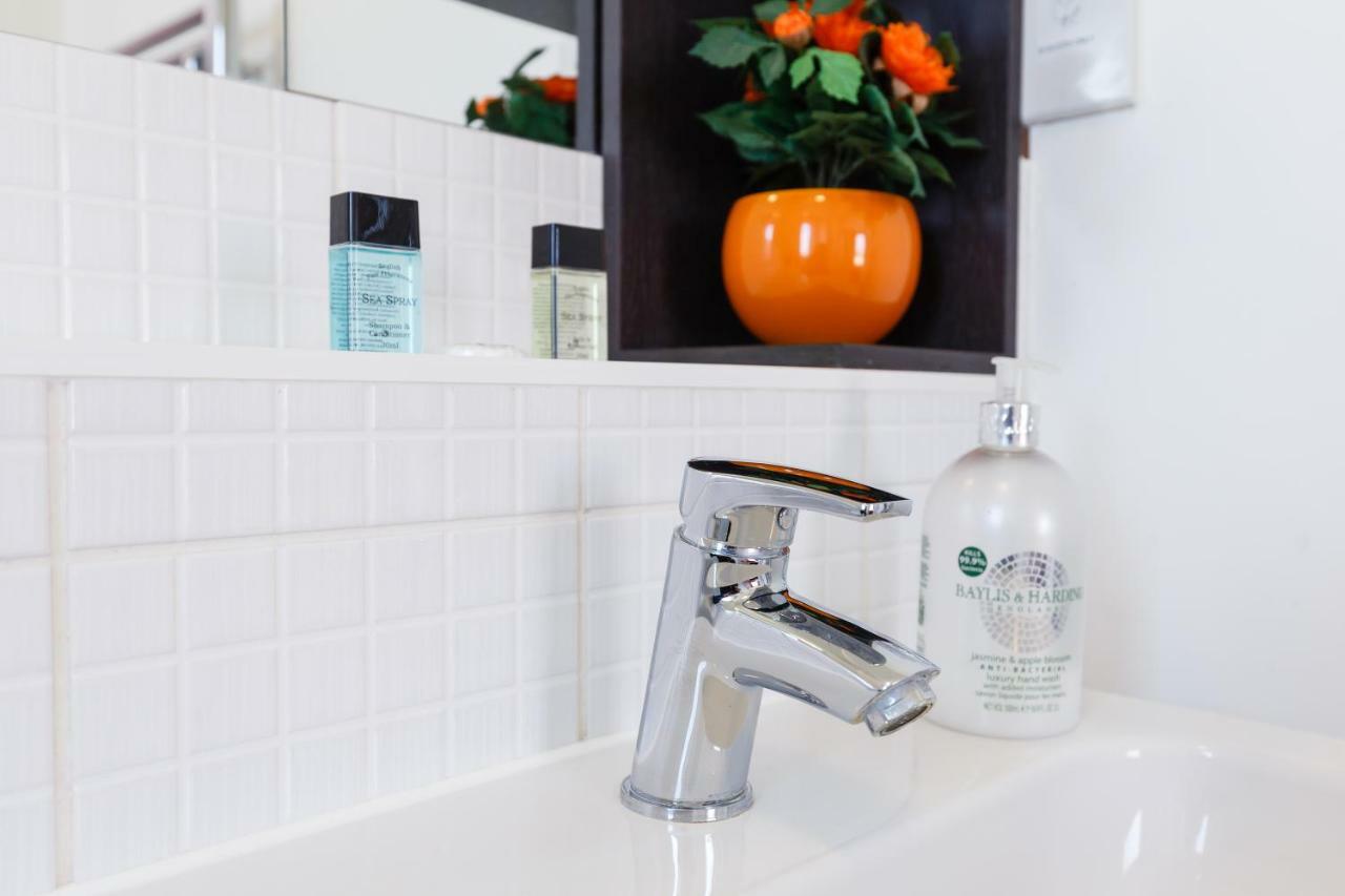 Contemporary Trumpington Apartment With Self Check-In ,Free On-Site Parking, Terrace, Super Fast Wifi & 5 Mins Drive To Papworth & Addenbrookes Hospitals Cambridge  Kültér fotó