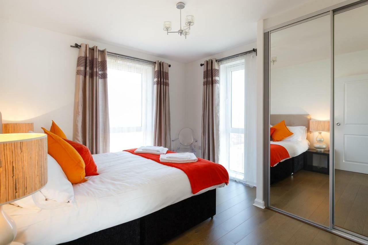 Contemporary Trumpington Apartment With Self Check-In ,Free On-Site Parking, Terrace, Super Fast Wifi & 5 Mins Drive To Papworth & Addenbrookes Hospitals Cambridge  Kültér fotó