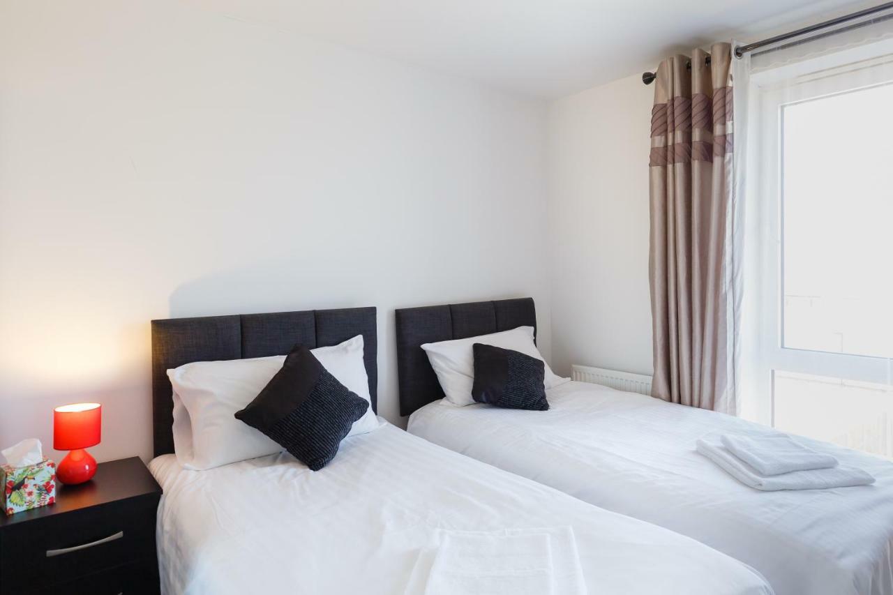 Contemporary Trumpington Apartment With Self Check-In ,Free On-Site Parking, Terrace, Super Fast Wifi & 5 Mins Drive To Papworth & Addenbrookes Hospitals Cambridge  Kültér fotó