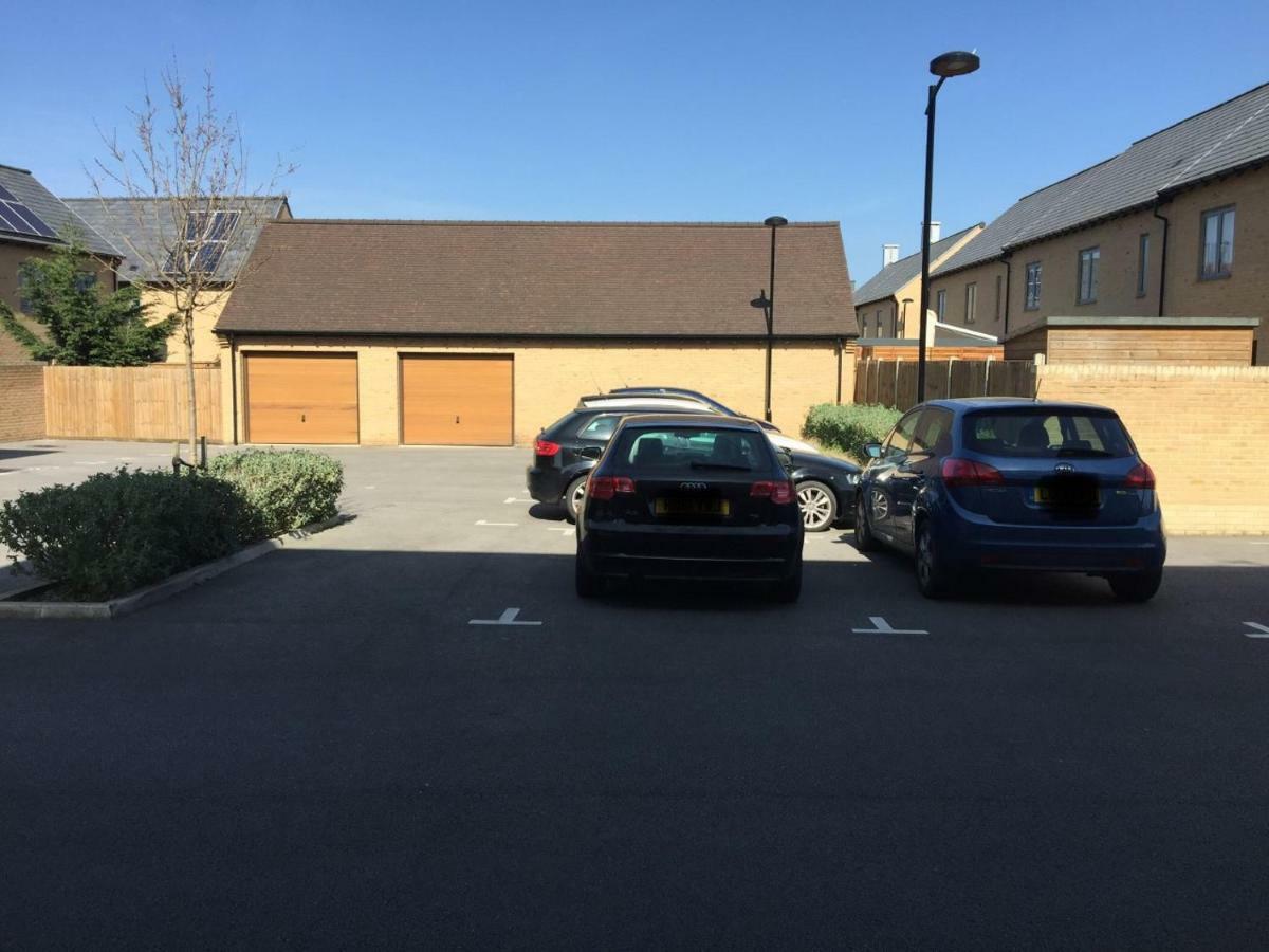 Contemporary Trumpington Apartment With Self Check-In ,Free On-Site Parking, Terrace, Super Fast Wifi & 5 Mins Drive To Papworth & Addenbrookes Hospitals Cambridge  Kültér fotó